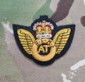 Britische Qualifikationsgeschwader – Flugzeugtechniker AT REME – Goldbarren auf schwarzem Mess Dress (EIIR)