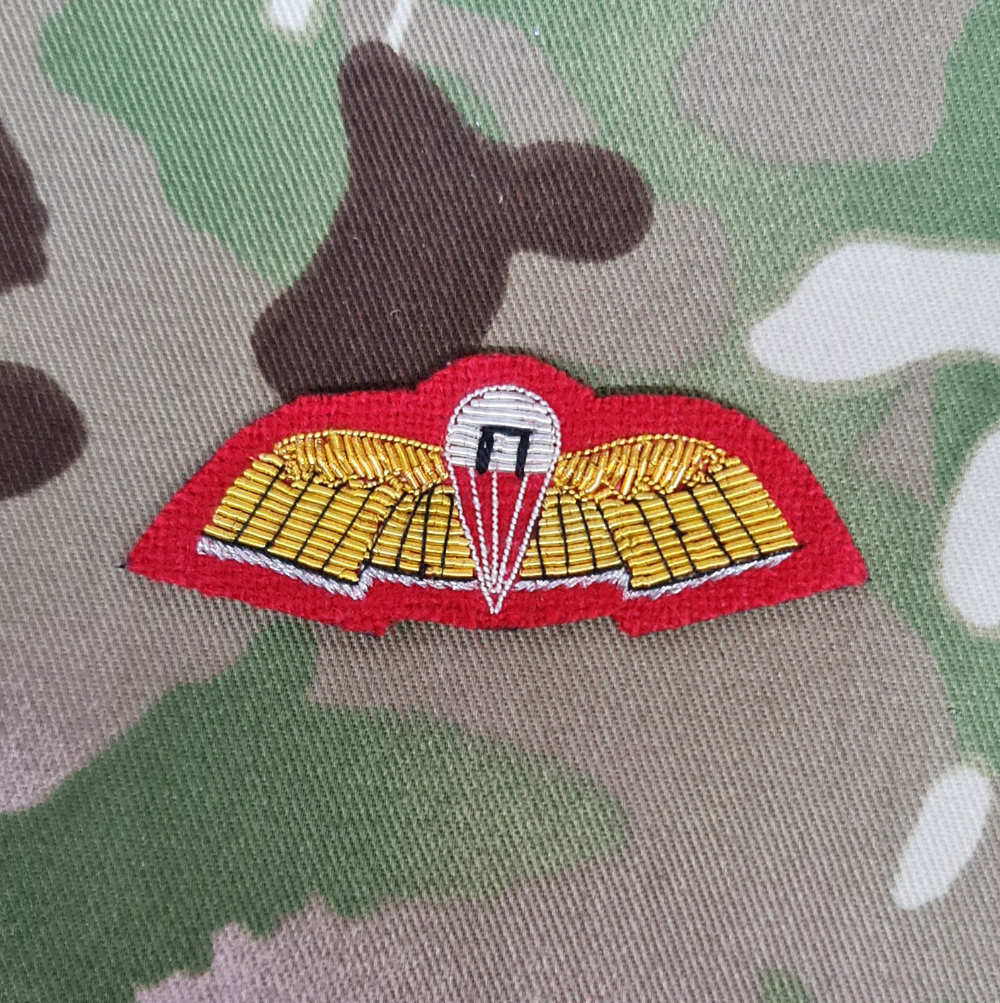 SF Communicator Fallschirmspringer Sprungqualifikation / Wings Bullion Gold auf Red Mess Dress