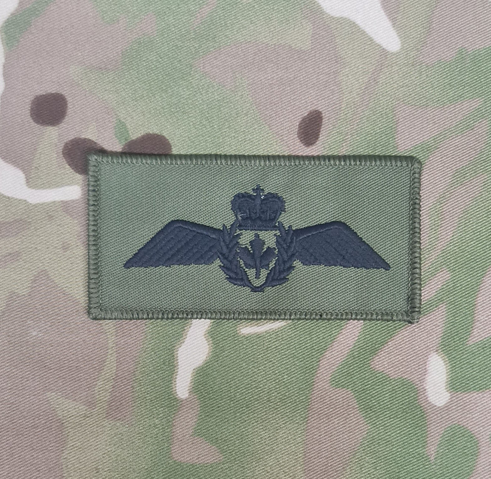 Kanadische Luftwaffe – Piloten-Qualifikationsflügel-Stoff – gedämpft (EIIR)