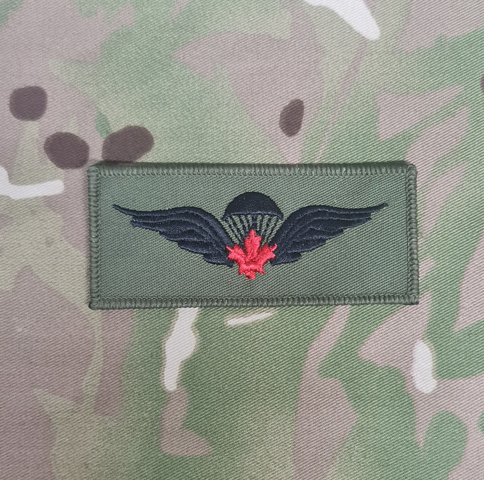 Canadian / Canada Airborne Parachutist Qualification Wings - Red Maple Leaf (Basic) (Variation)