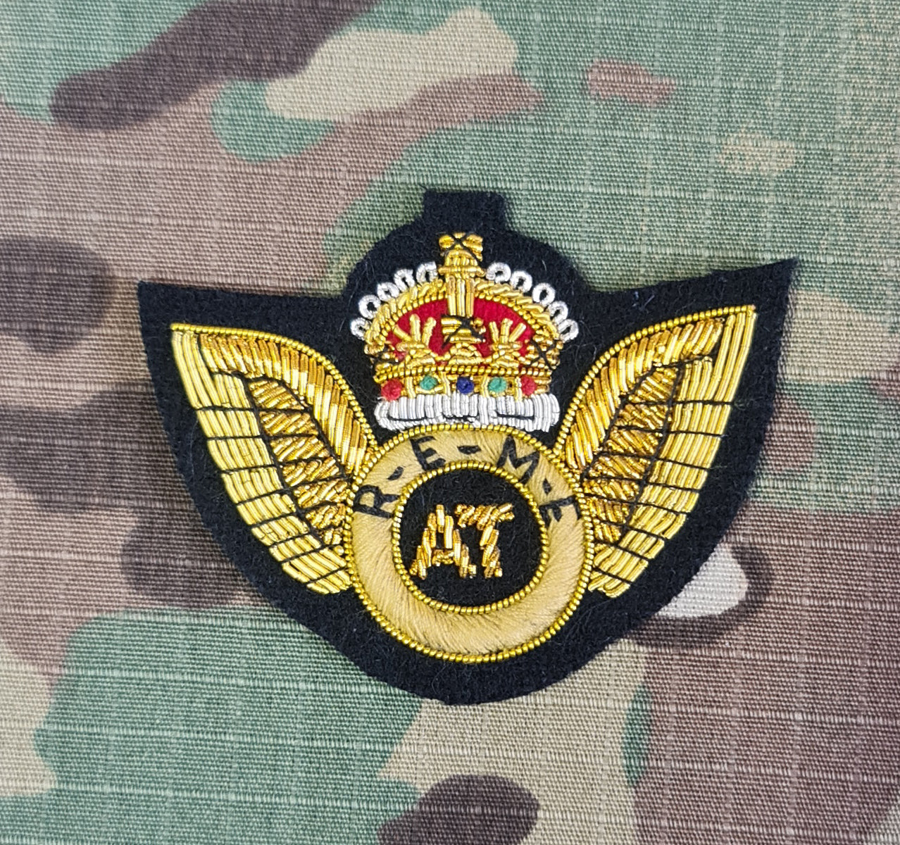 Britische Qualifikationsgeschwader – Flugzeugtechniker AT REME – Goldbarren auf schwarzem Kleid Nr. 1 (CIIIR)