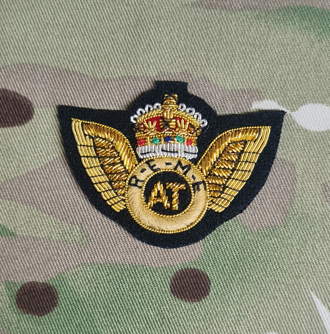 Britische Qualifikationsgeschwader – Flugzeugtechniker AT REME – Goldbarren auf schwarzem Mess Dress (CIIIR)