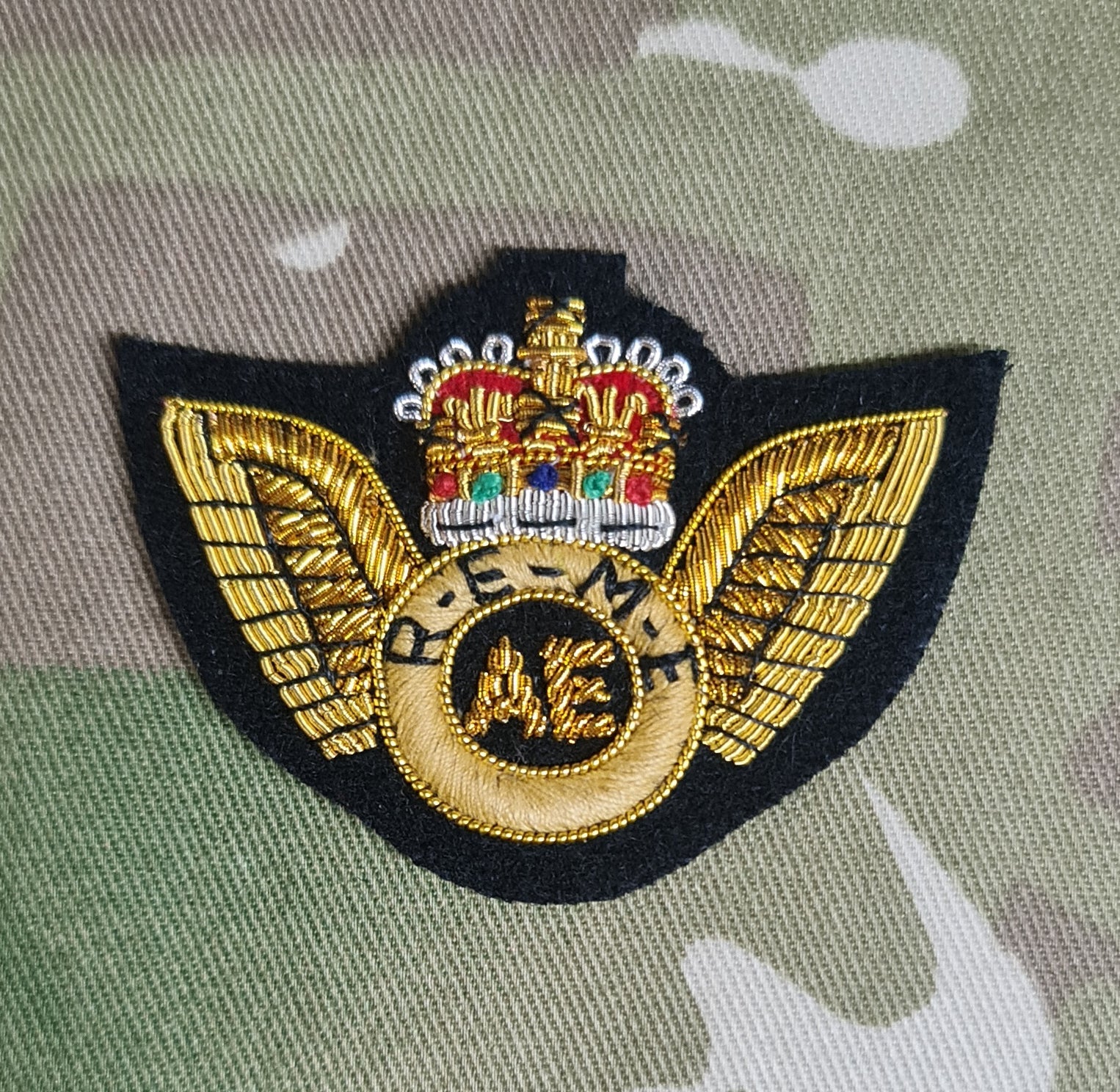 Britische Qualifikationsgeschwader – Flugzeugingenieur AE REME – Goldbarren auf schwarzem Mess Dress (EIIR)