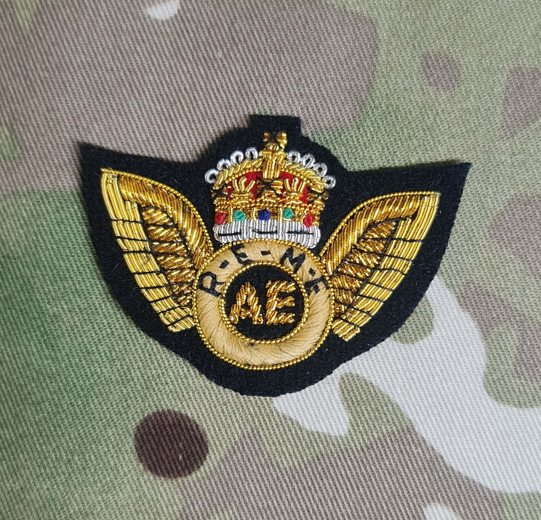 Britische Qualifikationsgeschwader – Flugzeugingenieur AE REME – Goldbarren auf schwarzem Mess Dress (CIIIR)