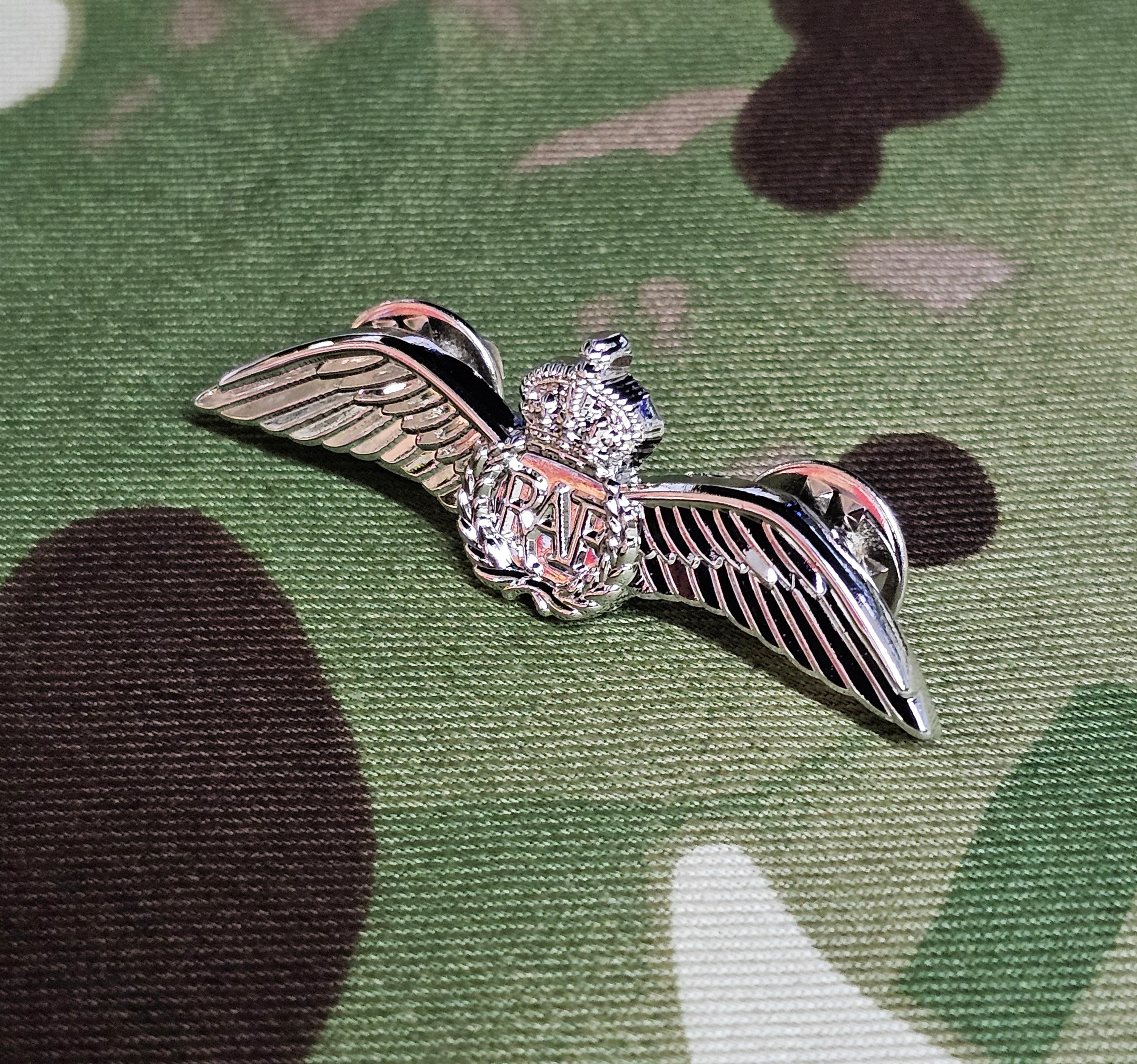 RAF / Royal Air Force Pilotenflügel aus Metall (Kings Crown / CR3) – (Miniatur / Mess Dress)