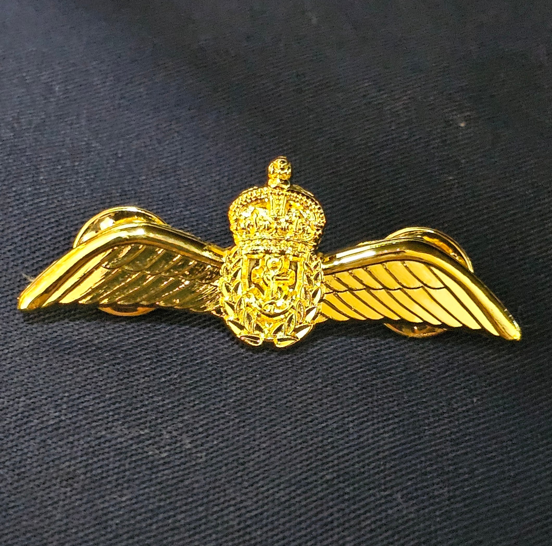 FAA / Fleet Air Arm / Royal Navy Pilotenflügel aus Metall (Kings Crown / CR3) – (Miniatur)
