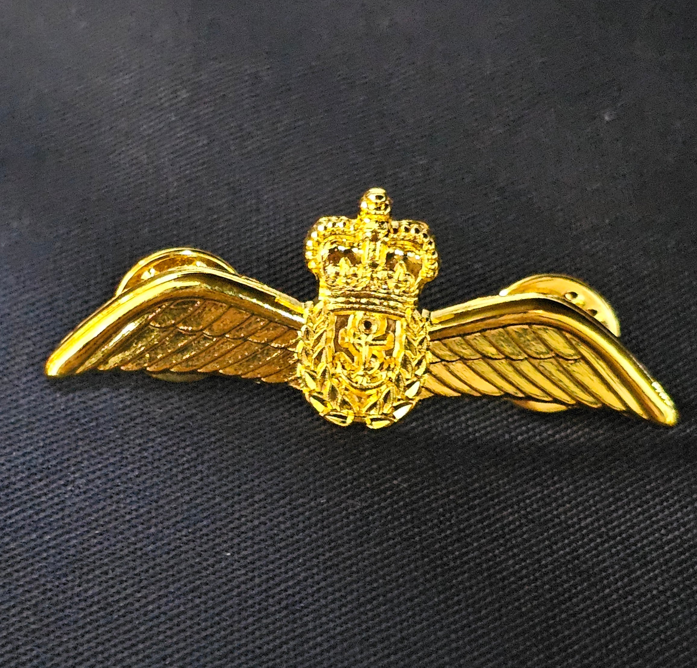 FAA / Fleet Air Arm / Royal Navy Pilotenflügel aus Metall (Queens Crown / EIIR) – (Miniatur)