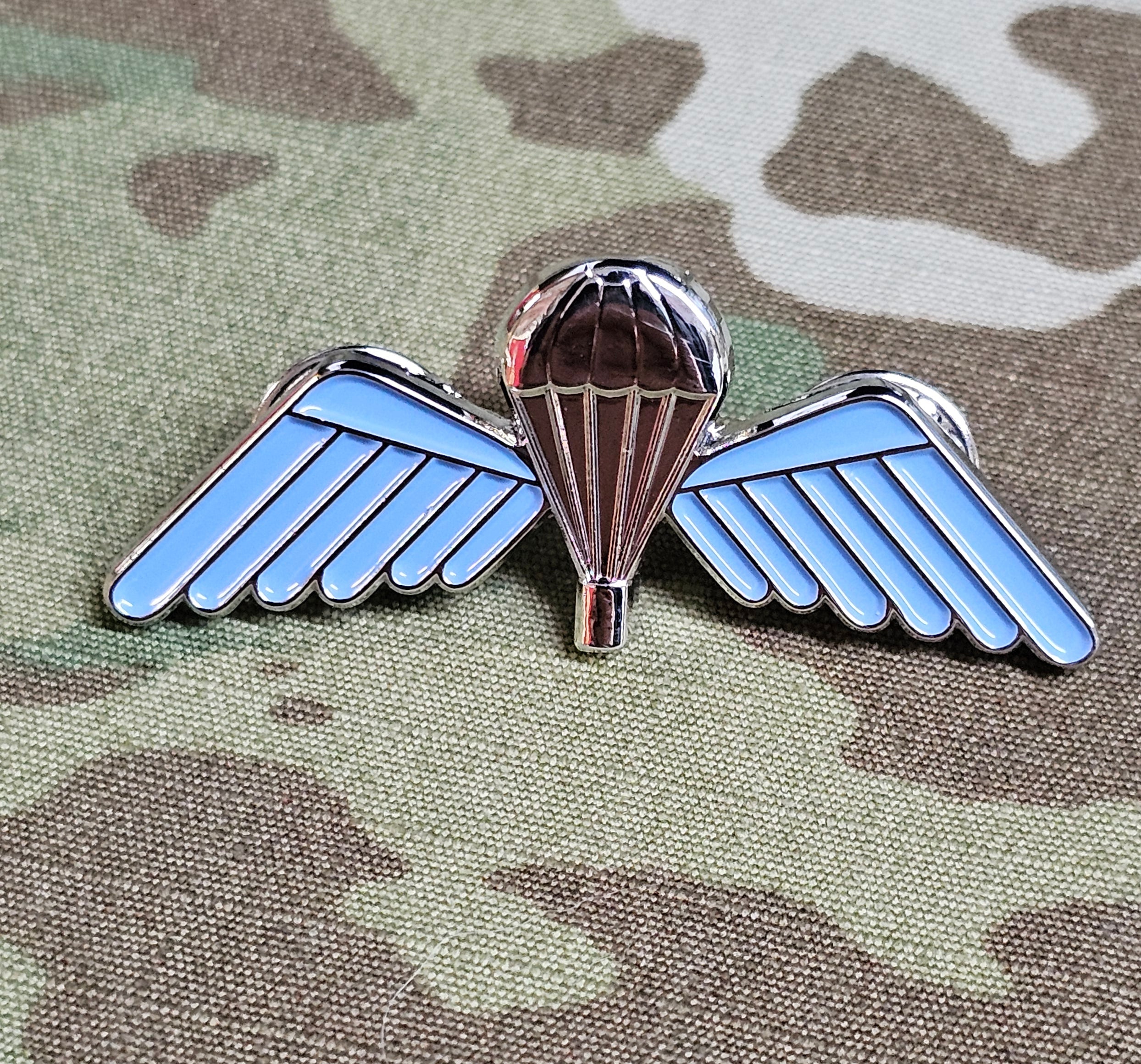 Miniature British / UK parachutist jump wings metal badge (Mess Dress)