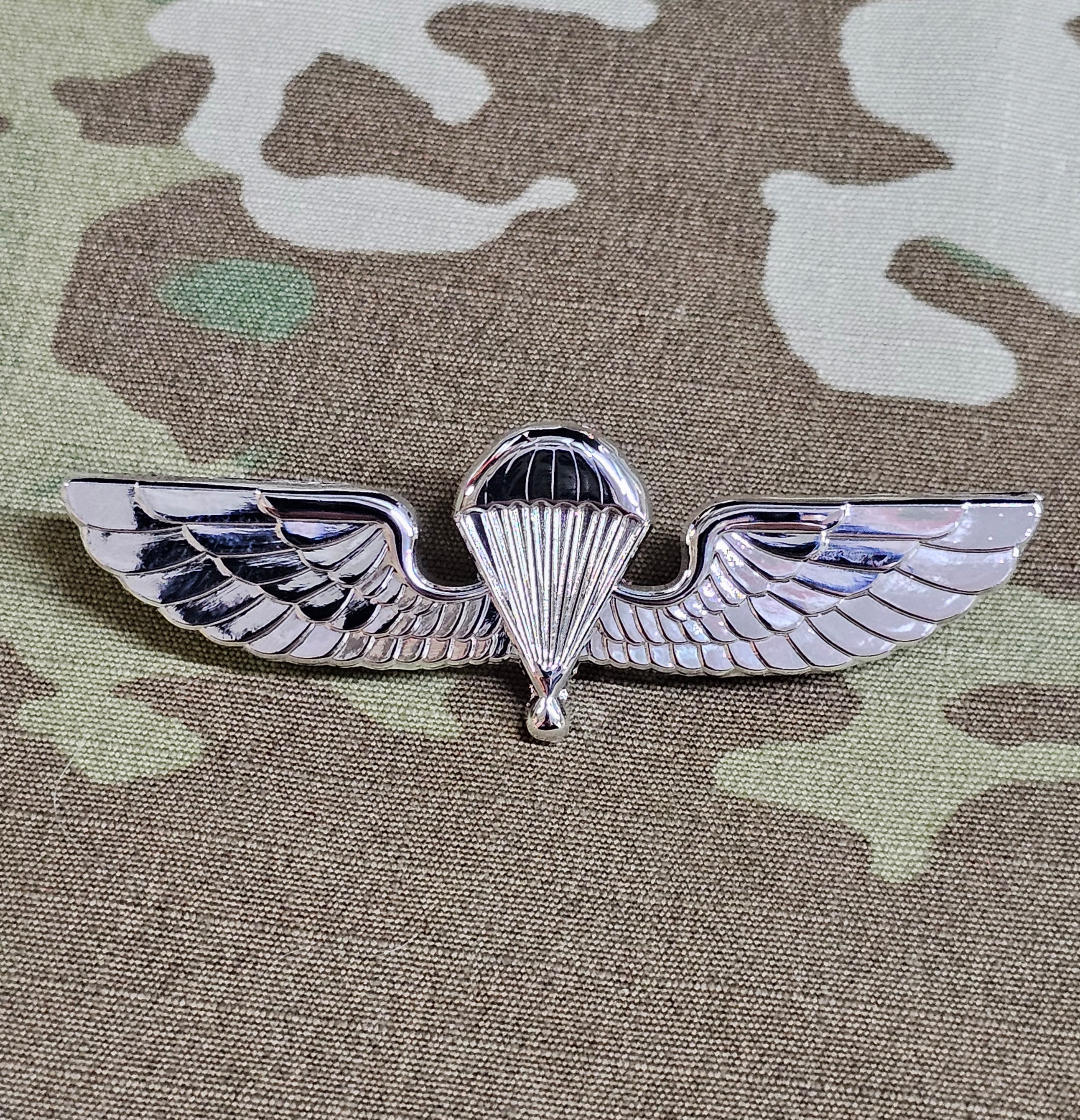 Greek / Greece parachutist jump wings metal badge - Basic (Silver)