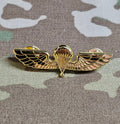 Miniatur-Metallabzeichen der griechischen/griechischen Fallschirmspringer-Sprungflügel – Fortgeschritten (Gold) (Mess Dress)
