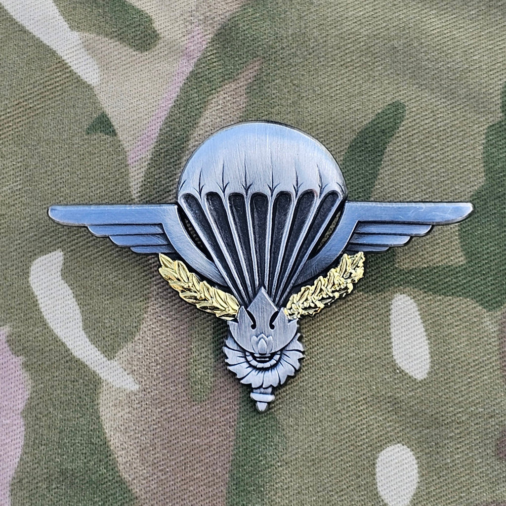 Royal Laos / Laotion Parachutist / Paratrooper Jump Wings Metal badge / brooch