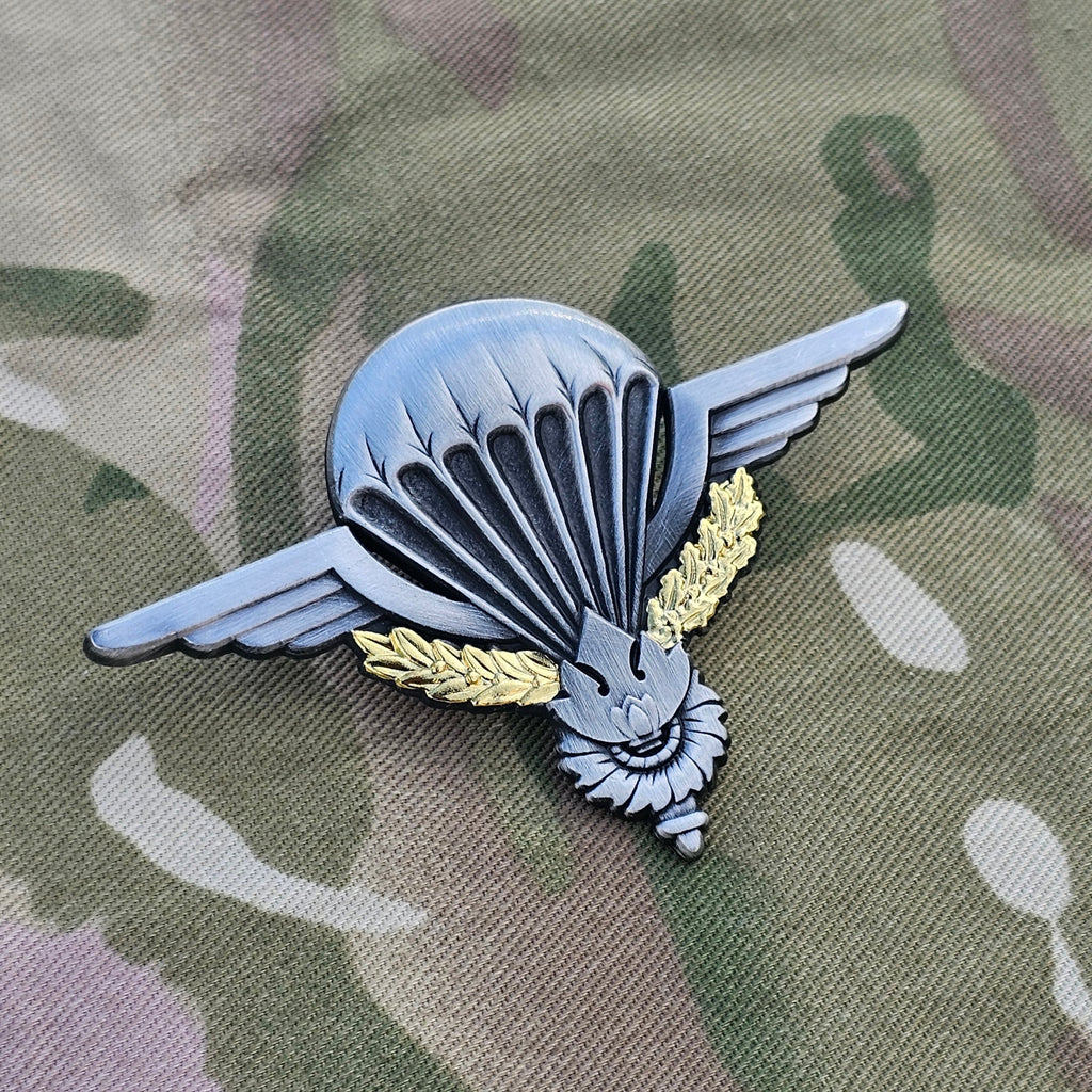 Royal Laos / Laotion Parachutist / Paratrooper Jump Wings Metal badge / brooch