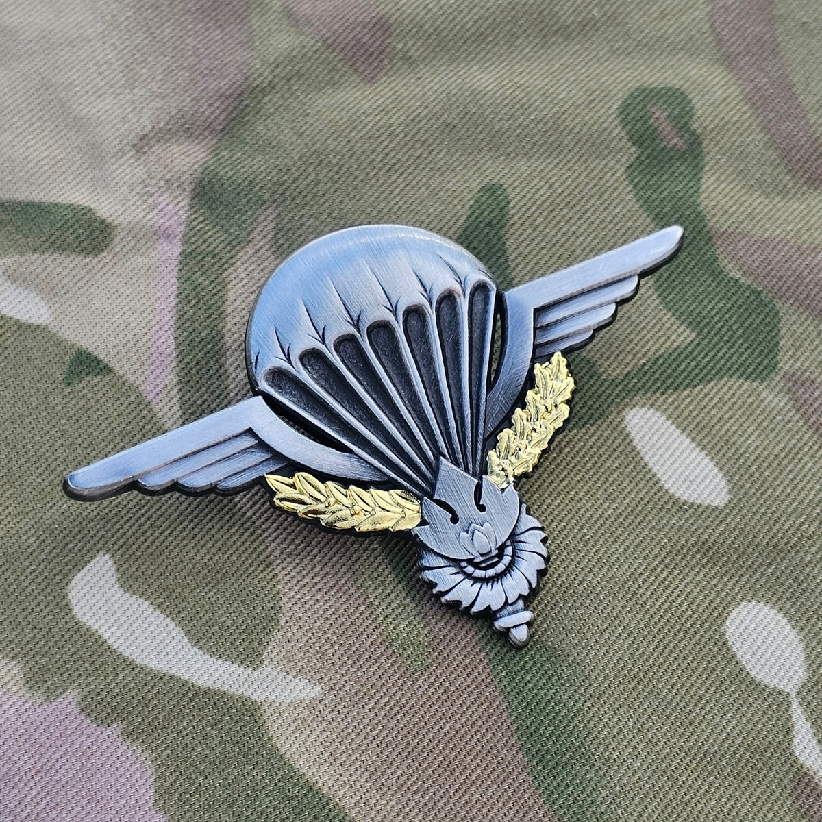 Royal Laos / Laotion Parachutist / Paratrooper Jump Wings Metal badge / brooch