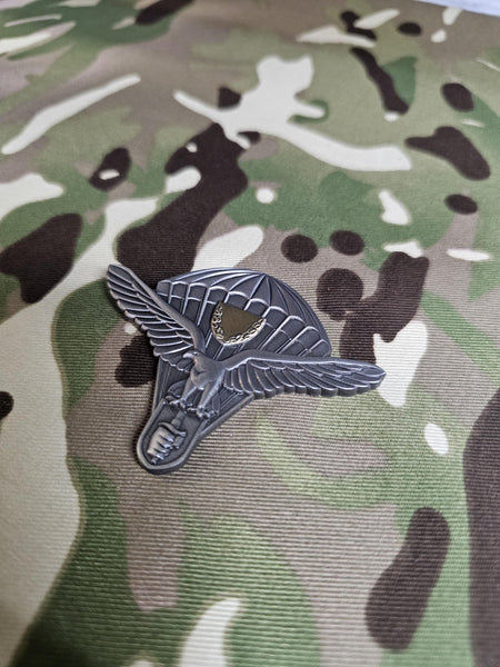 Slovakian / Slovak Parachutist / Paratrooper Jump Wing / brevet Metal