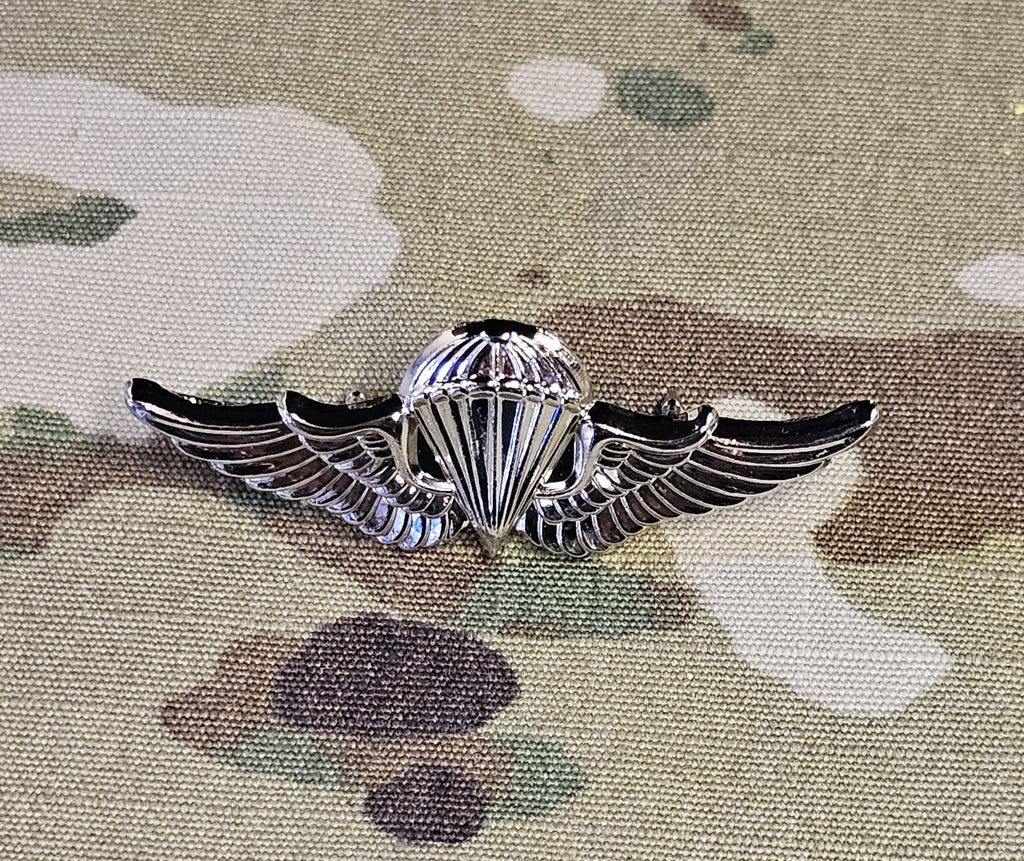 Japan / Japanese Parachutist qualification paratrooper Jump Wings Metal Japanese Ground Self Defence Forces’ (JGSDF)