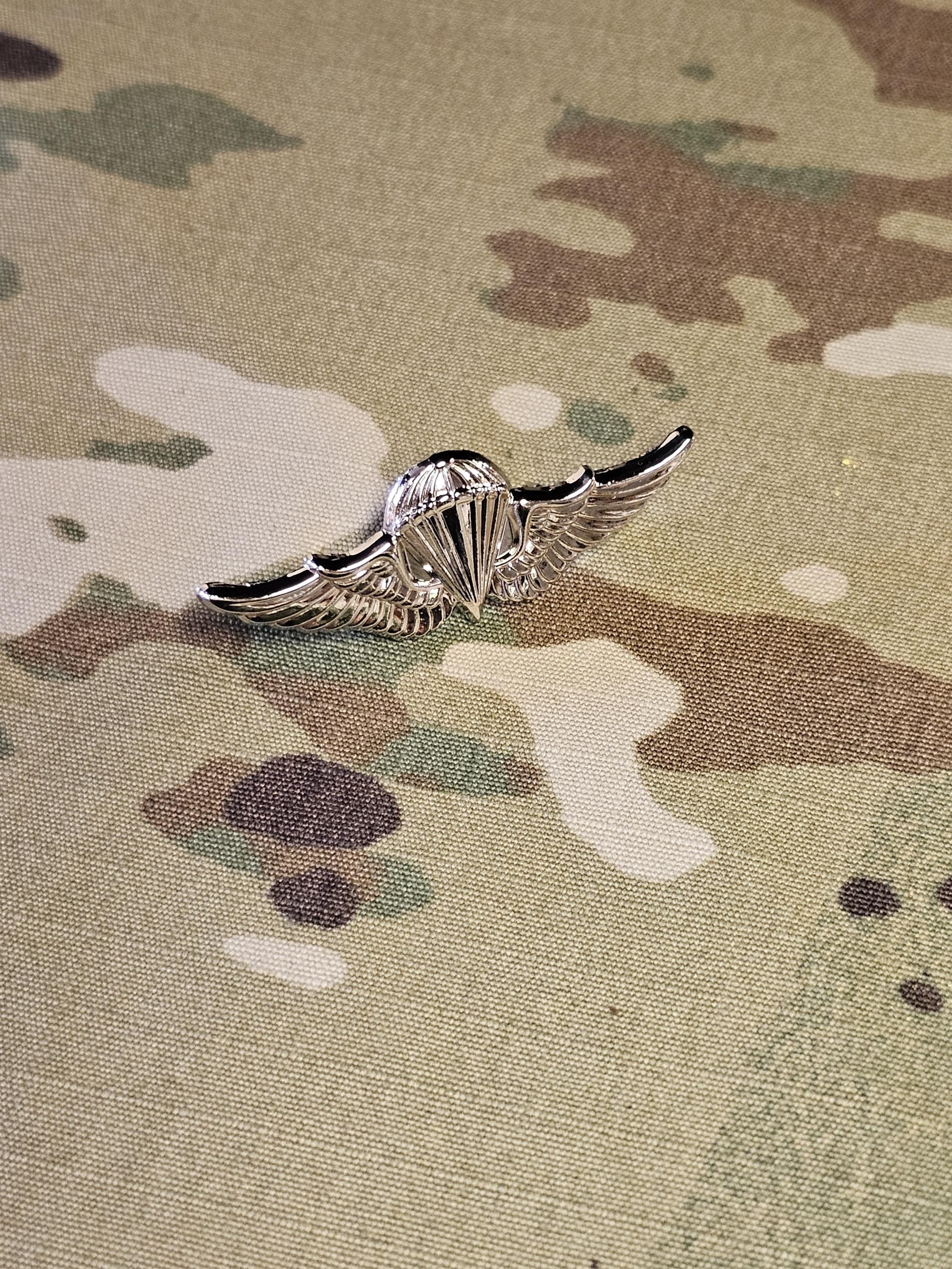Japan / Japanese Parachutist qualification paratrooper Jump Wings Metal Japanese Ground Self Defence Forces’ (JGSDF)