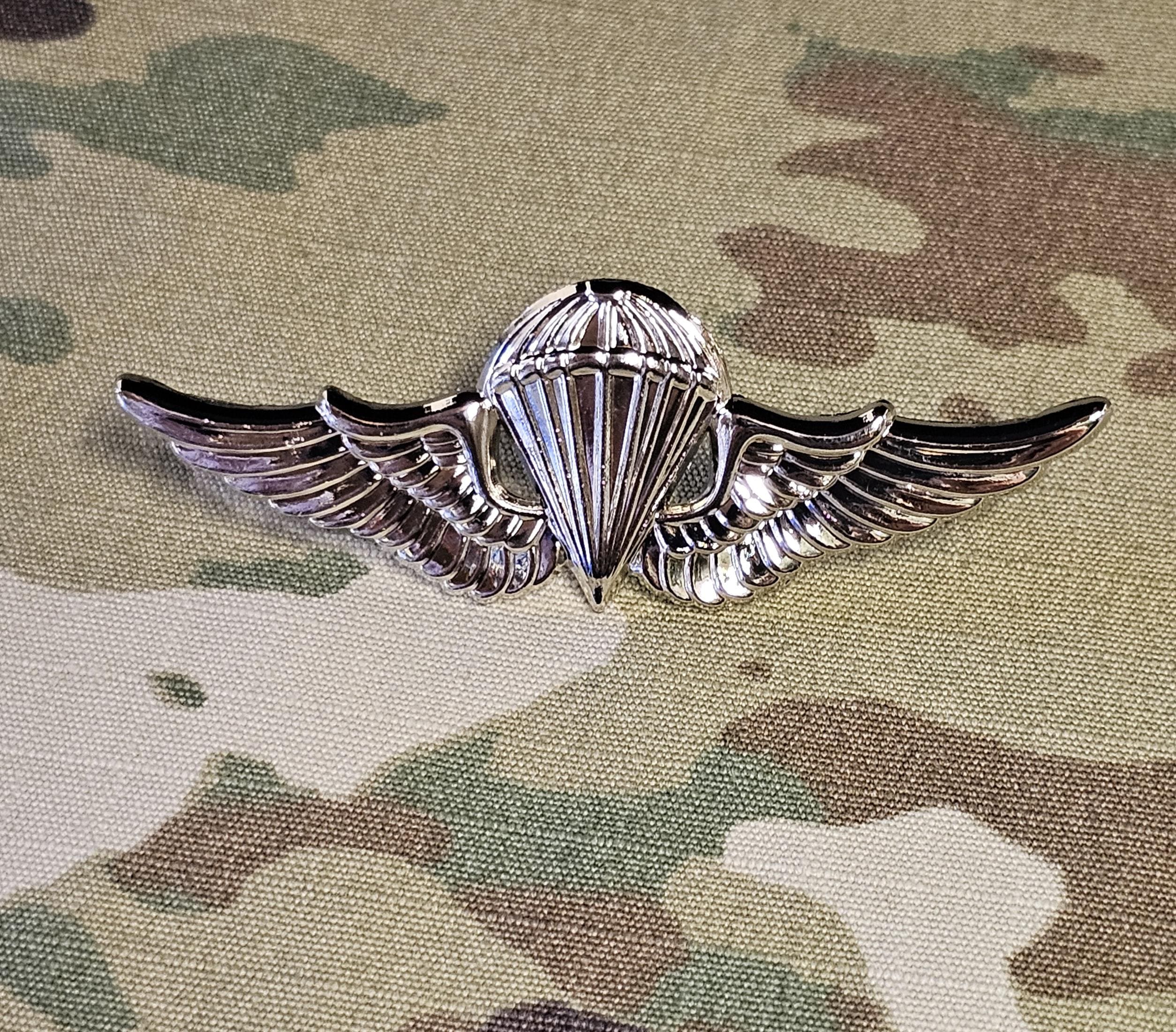 Japan / Japanese Parachutist qualification paratrooper Jump Wings Metal Japanese Ground Self Defence Forces’ (JGSDF)