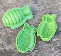 Set mit 2 großen 3D-Eiswürfelformen in Granatenform aus Silikon für Partys, Bars und Militärgeschenke