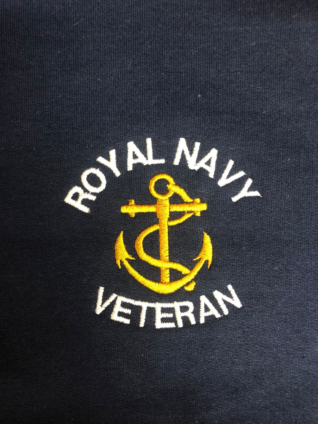 Royal Navy Veteran - Gesticktes Design - Wählen Sie Ihr Kleidungsstück