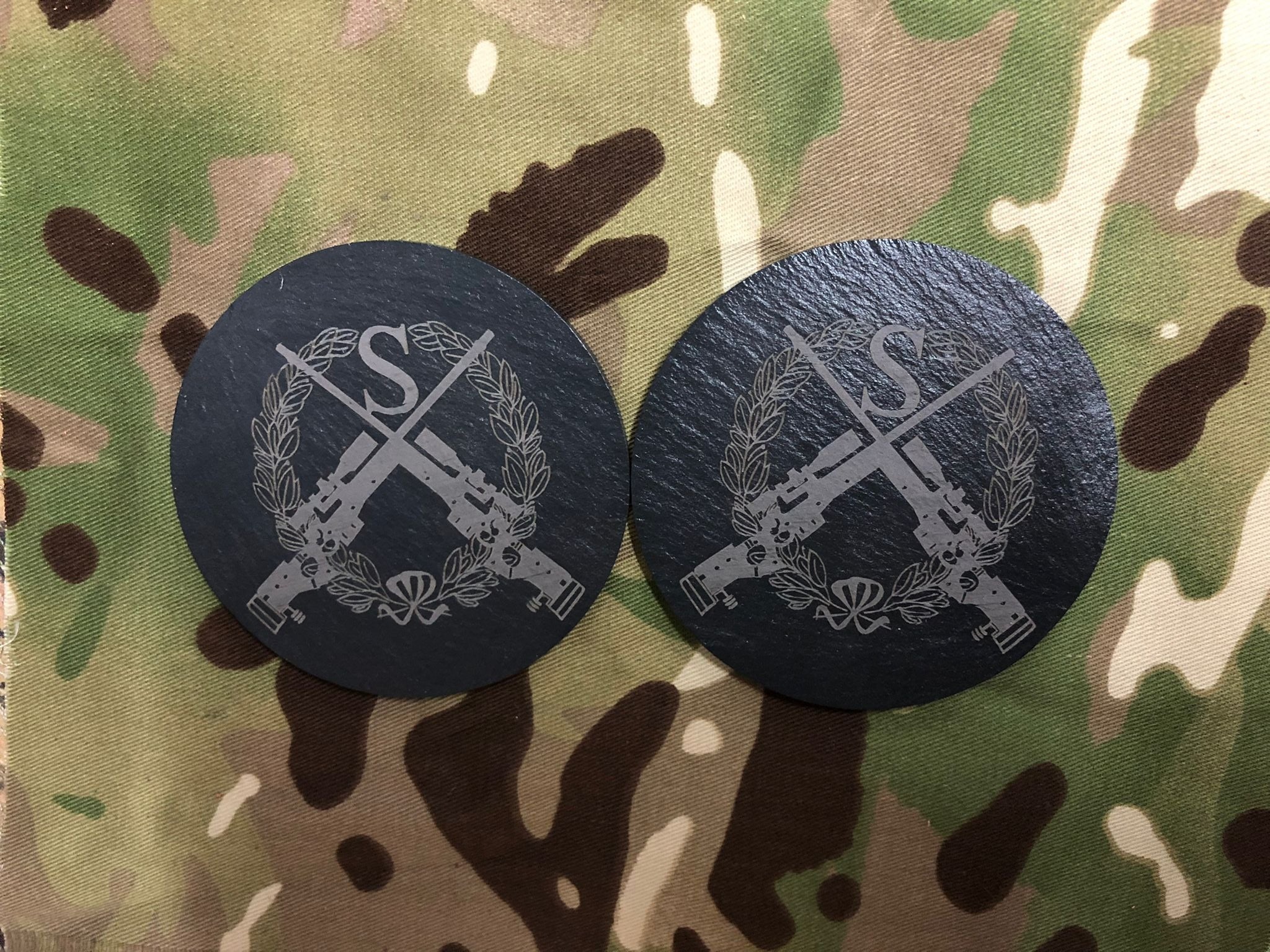 Unit Personalisierte gravierte Schieferuntersetzer - Mess Dinner Logo Untersetzer