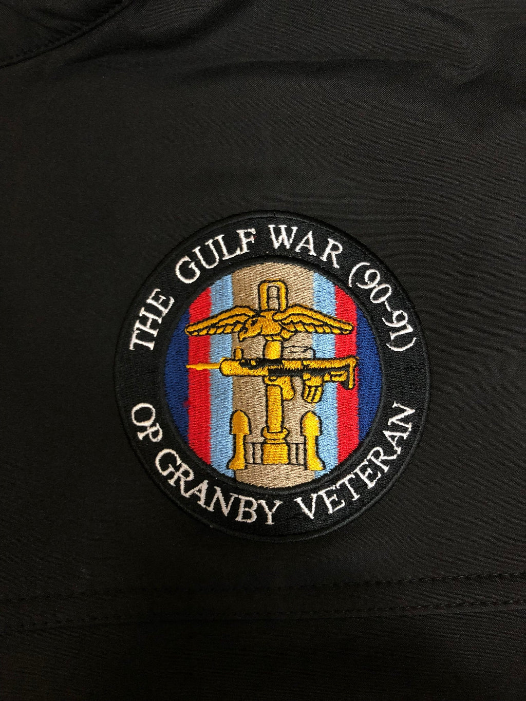Golfkrieg (Op Granby) - Gesticktes Design - Wähle dein Kleidungsstück