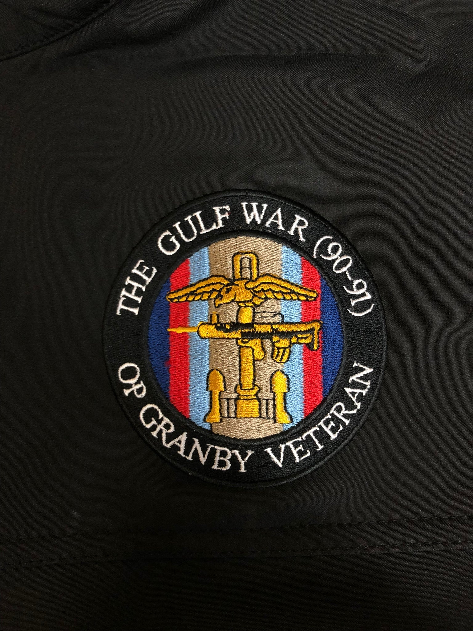 Golfkrieg (Op Granby) - Gesticktes Design - Wähle dein Kleidungsstück