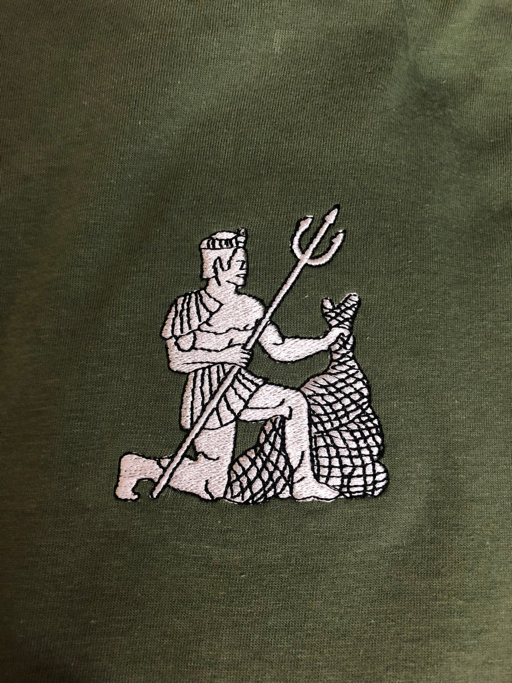 Fishers of Men, Intelligence Corps - Gesticktes Design - Wähle dein Kleidungsstück
