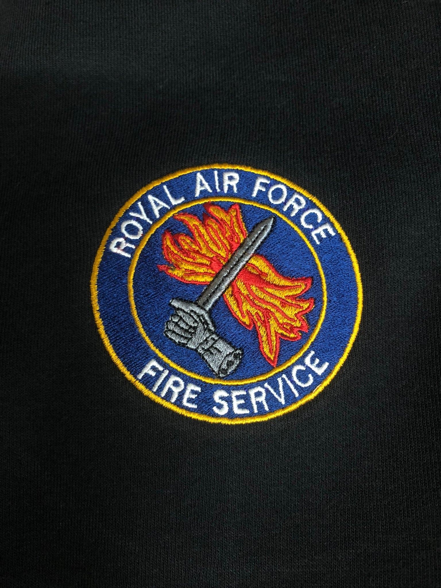 RAF Royal Air Force Fire Service – Gesticktes Design – Wählen Sie Ihr Kleidungsstück