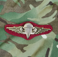 Kuwait parachutist jump wings metal badge