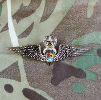 Venezuelan parachutist jump wings metal badge