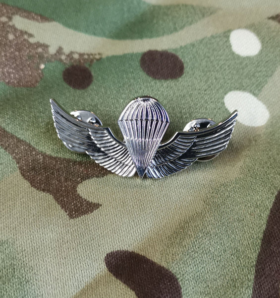 Chile / Chilean parachutist jump wings metal badge