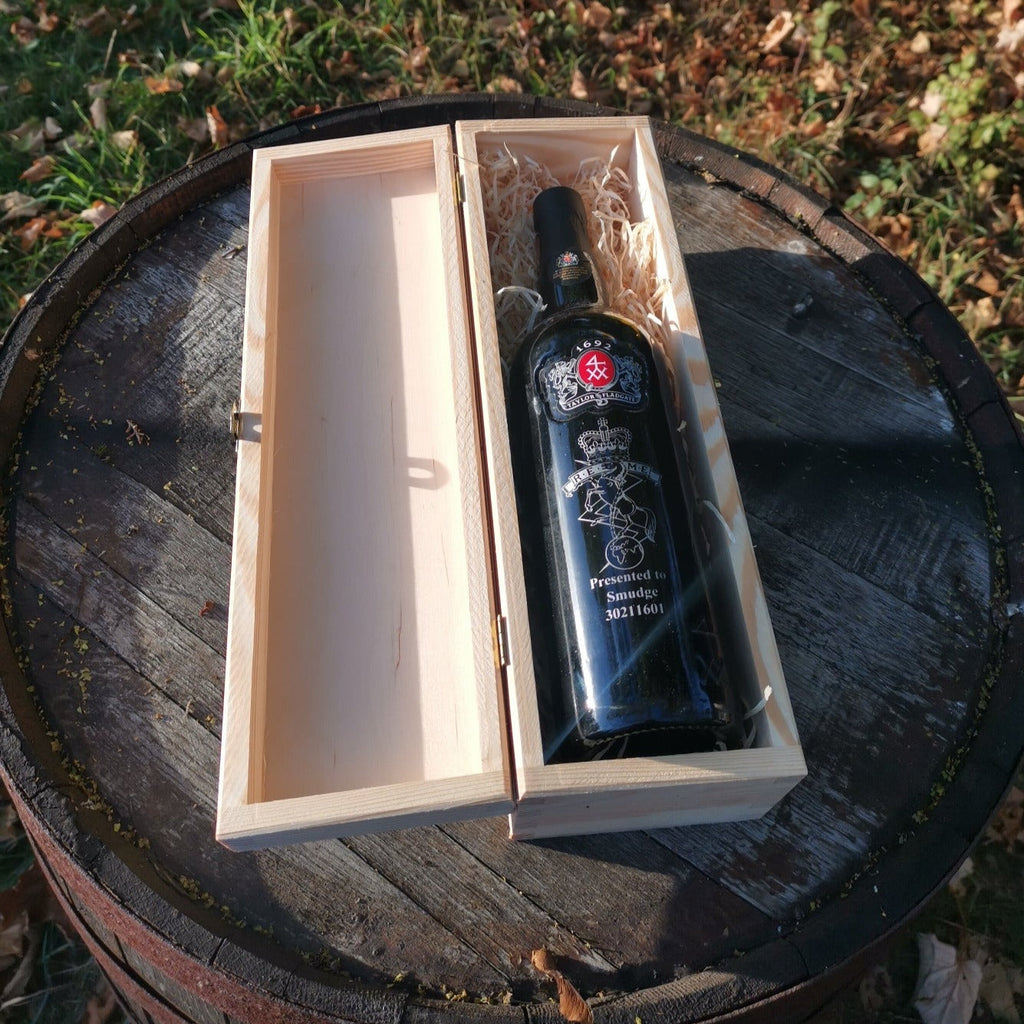 Besonderes Geschenkset – 1 x gravierte Flasche Taylors Port 75 cl &amp; 1 x gravierte Präsentationsholzbox