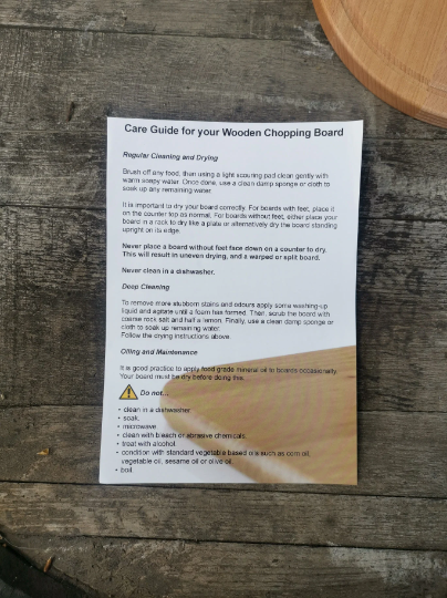 Geschnitztes / graviertes Schneidebrett aus Holz (Pizzabrett) - Rechteck