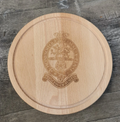 Geschnitztes / graviertes Schneidebrett aus Holz (Pizzabrett) - Rund