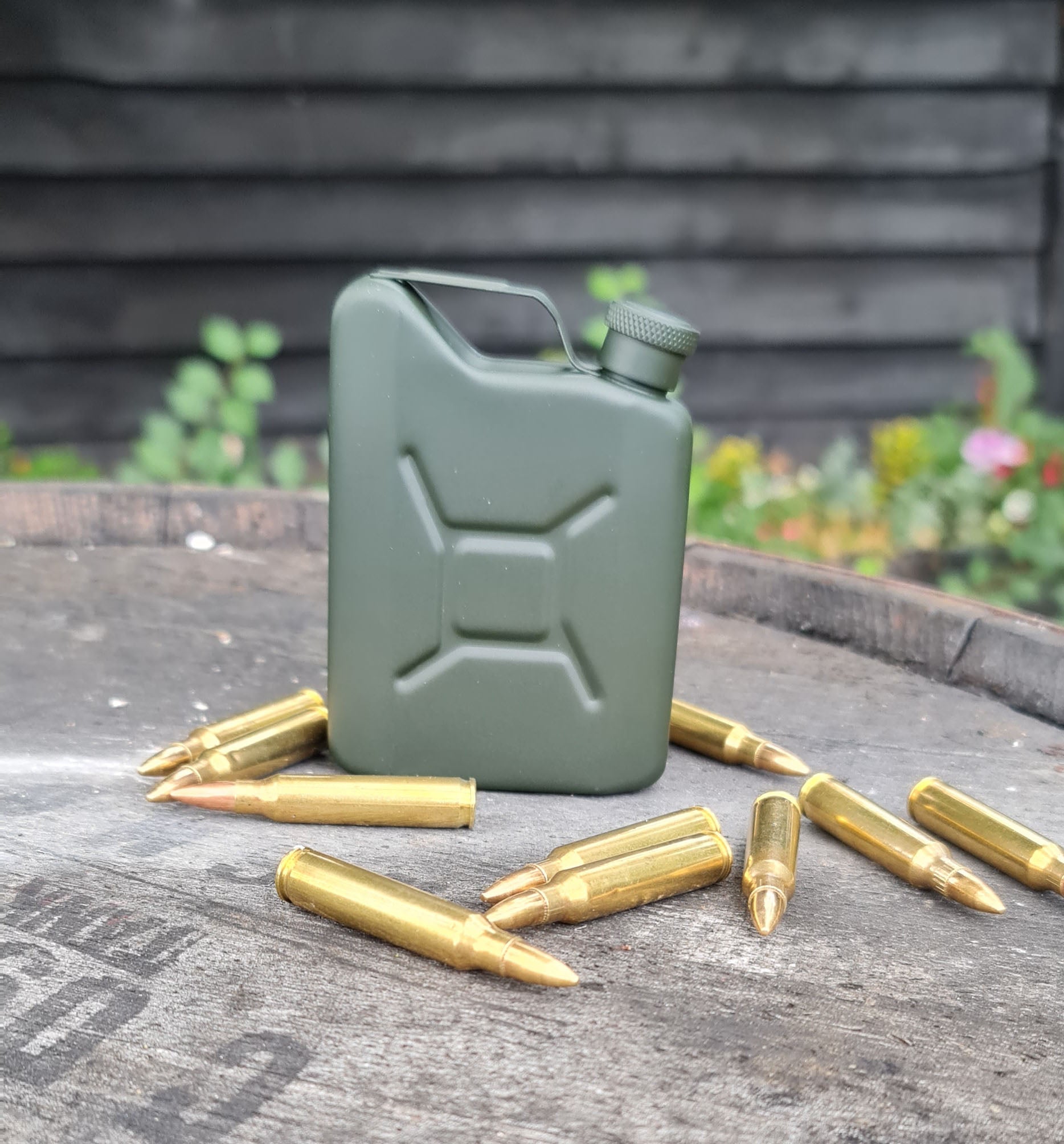 Einzigartiger, gravierter/personalisierter Jerry Can Flachmann, 140 ml, mattes olivgrünes Finish